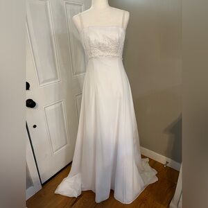 Elegant White Wedding Dress